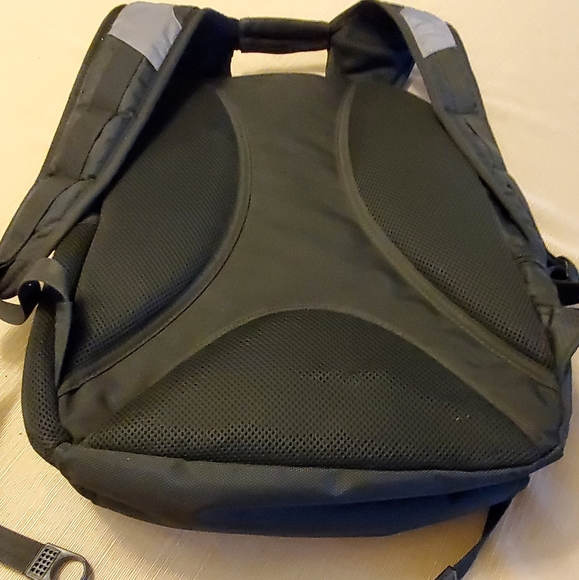 Used Backpack - Picture 2 of 9